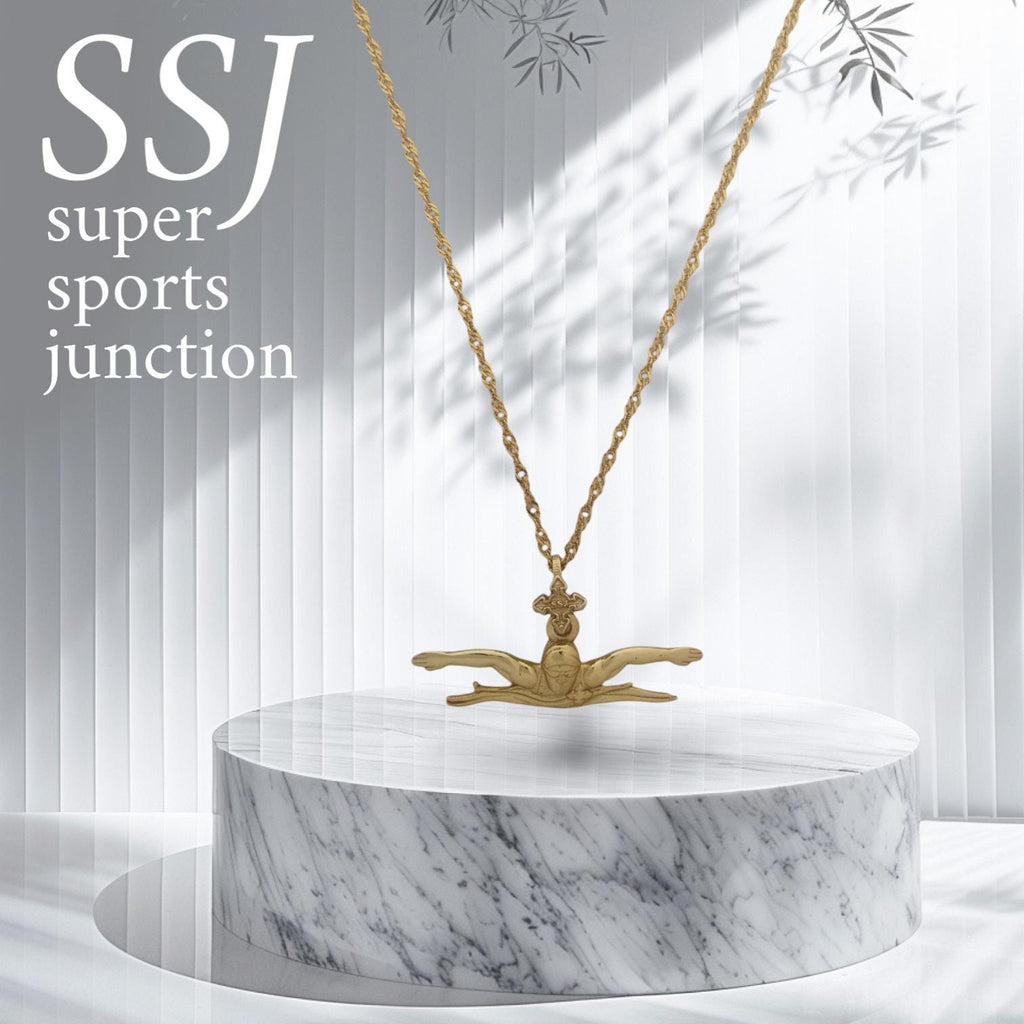 Плуване (Бътерфлай) – Мъжки спортен медальон от сребро 925 с позлатено покритие – Ръчно изработено спортно бижу – Идеален подарък за мъж, фен на плуването – SSJ