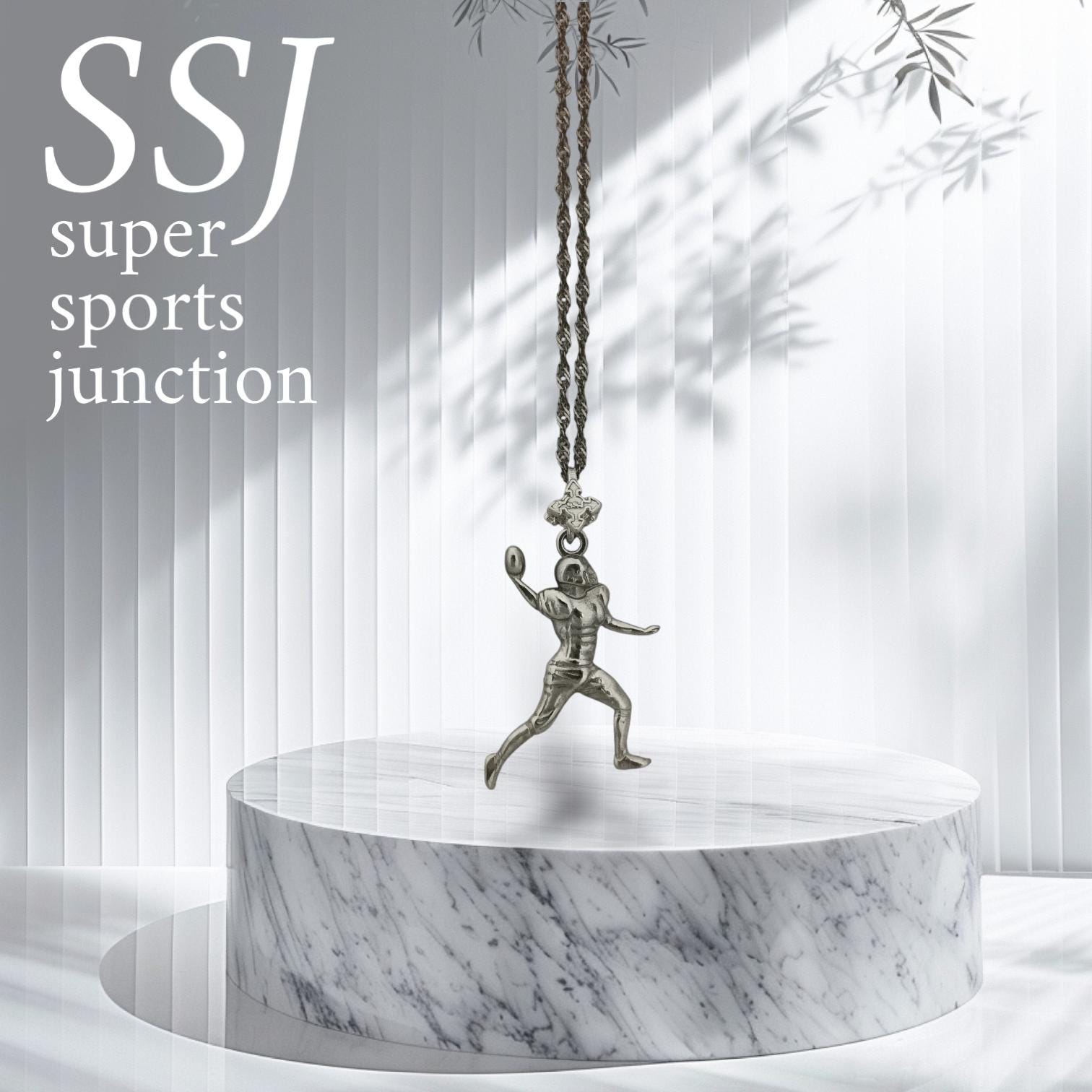 Американски футбол – Мъжки спортен медальон от сребро 925 с класическо полирано покритие – Ръчно изработено бижу талисман за спортисти и фенове – Идеален подарък за играч, треньор или почитател – SSJ