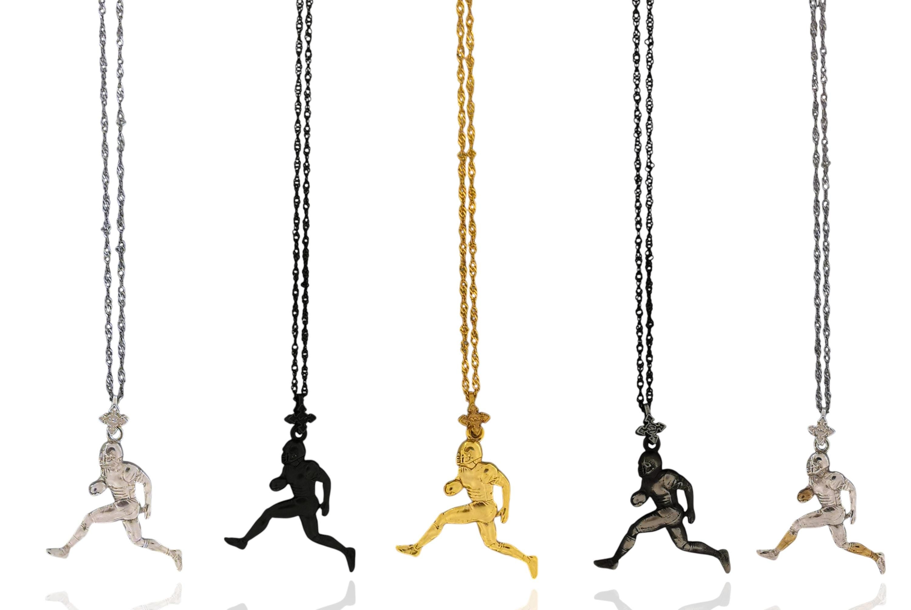 Американски футбол – Мъжки спортен медальон от сребро 925 с винтидж покритие – Ръчно изработено бижу талисман за спортисти и фенове – Идеален подарък за играч, треньор или почитател – SSJ