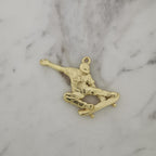 Скейтбордист (скок) – Мъжки спортен медальон от сребро 925 с позлатено покритие – Ръчно изработено спортно бижу – Идеален подарък за мъж, фен на скейтборда – SSJ