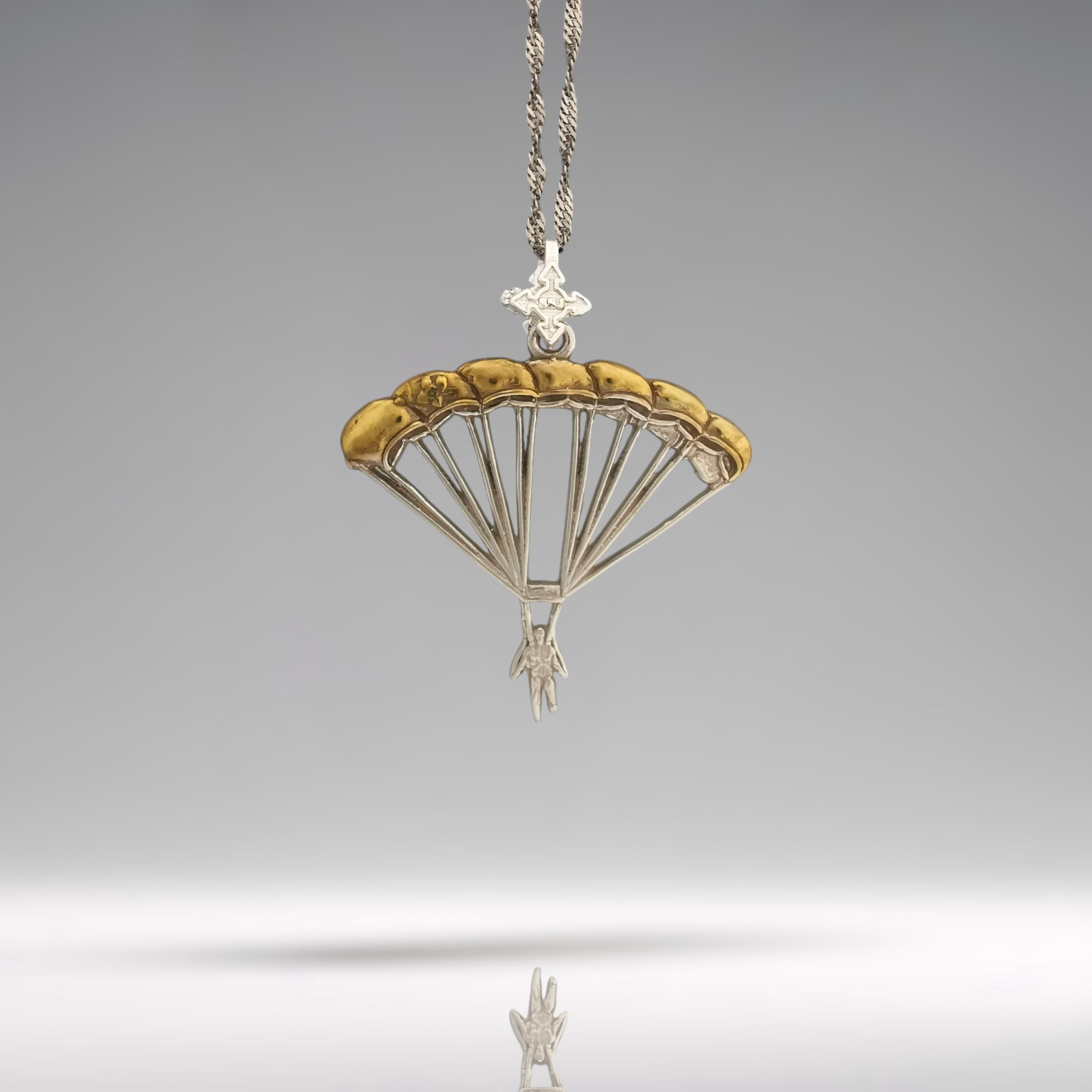 Парашутизъм (Скайдайвинг) – Унисекс спортен медальон от сребро 925 с частично позлатено покритие – Ръчно изработено спортно бижу – Идеален подарък за фен на екстремните спортове – SSJ