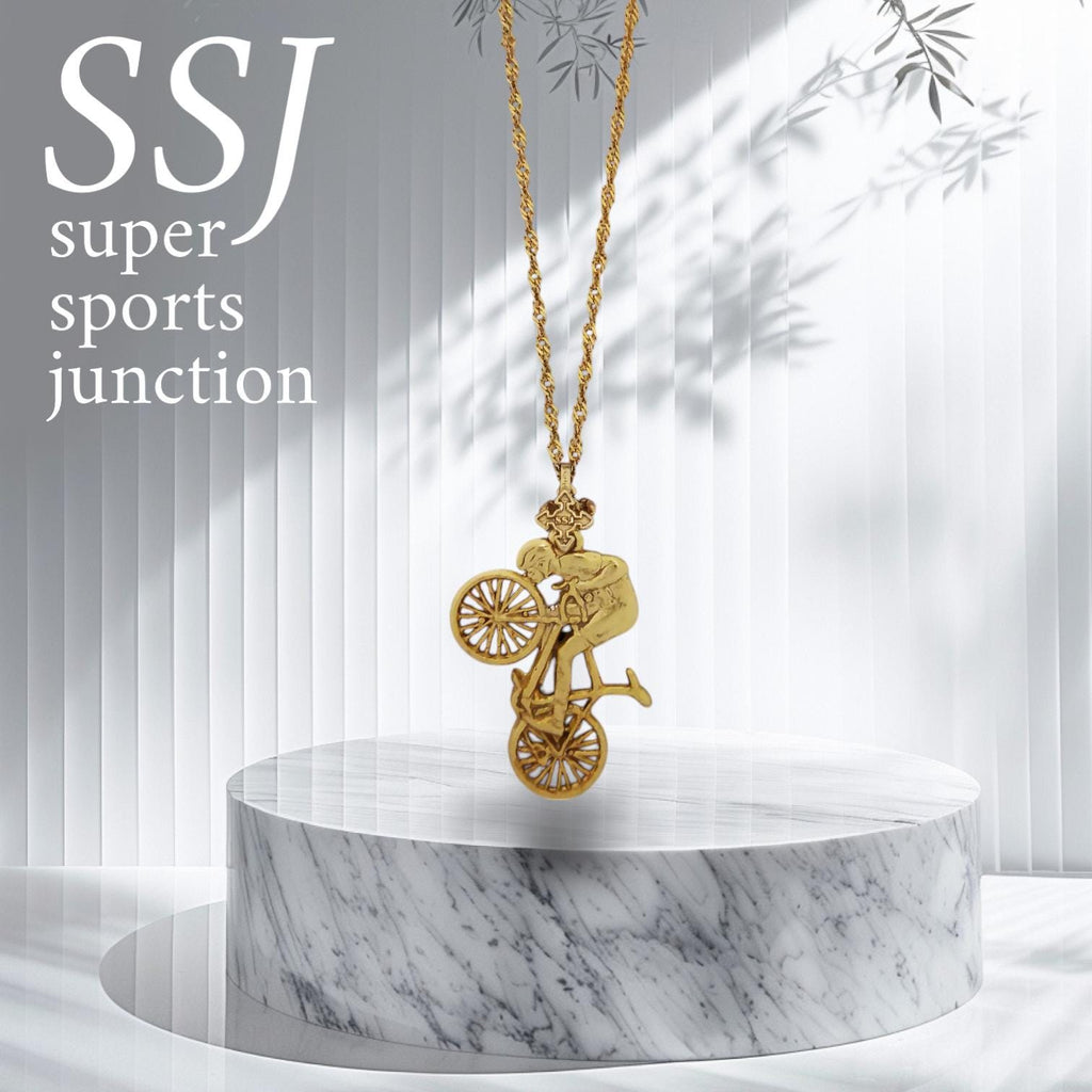 Колоездач – Мъжки спортен медальон от сребро 925 с позлатено покритие – Ръчно изработено бижу за шосейно колоездене – Символ на любовта към спорта – SSJ