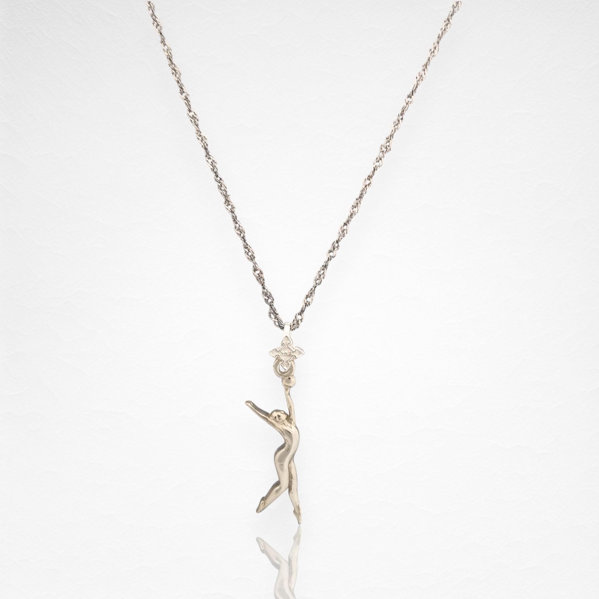 Художествена гимнастика (съчетание с топка) – Дамски спортен медальон от сребро 925 в класическо сребро – Ръчно изработено спортно бижу – Идеален подарък за жена, фенка на художествената гимнастика – SSJ