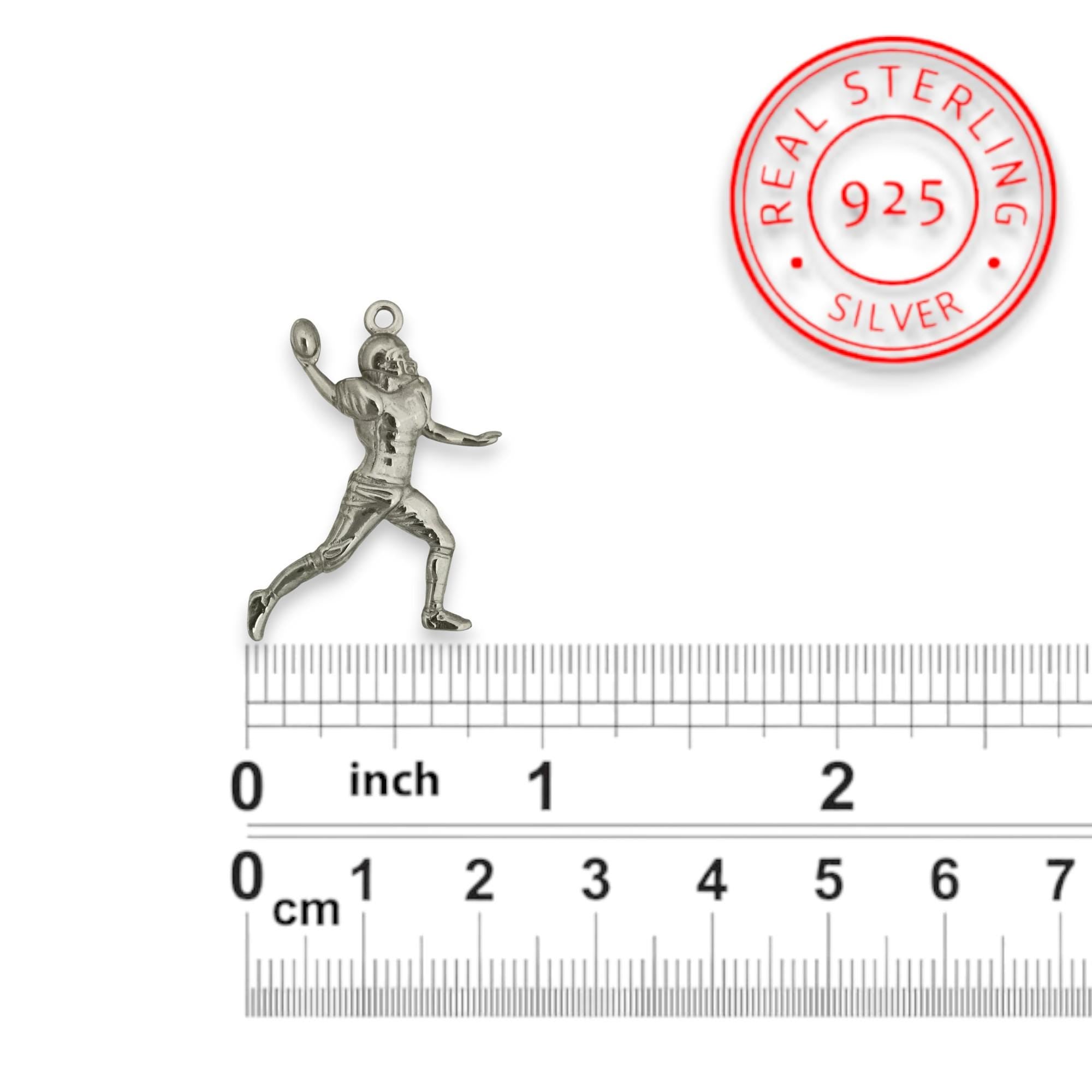 Американски футбол – Мъжки спортен медальон от сребро 925 с класическо полирано покритие – Ръчно изработено бижу талисман за спортисти и фенове – Идеален подарък за играч, треньор или почитател – SSJ