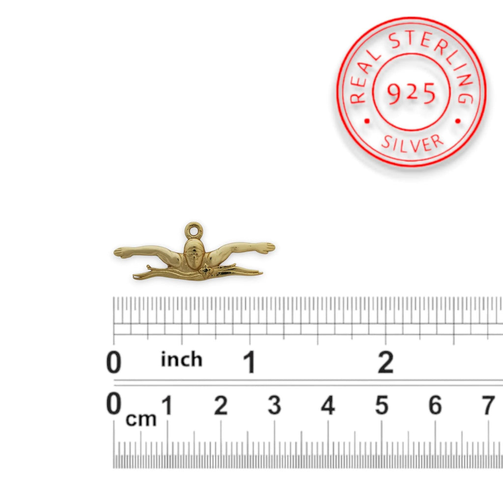 Плуване (Бътерфлай) – Мъжки спортен медальон от сребро 925 с позлатено покритие – Ръчно изработено спортно бижу – Идеален подарък за мъж, фен на плуването – SSJ