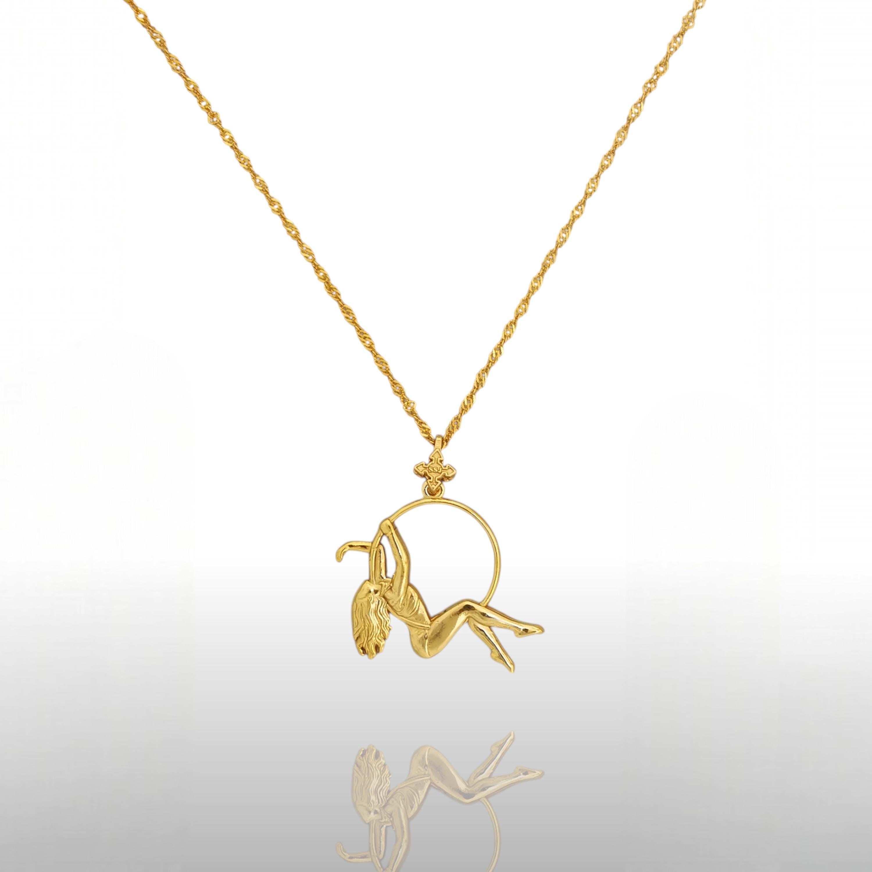 Въздушна акробатика – Женски спортен медальон от сребро 925 с 18K позлатено покритие – Ръчно изработено бижу талисман за гимнастички и танцьорки – Идеален подарък за спортист, треньор или артист – SSJ