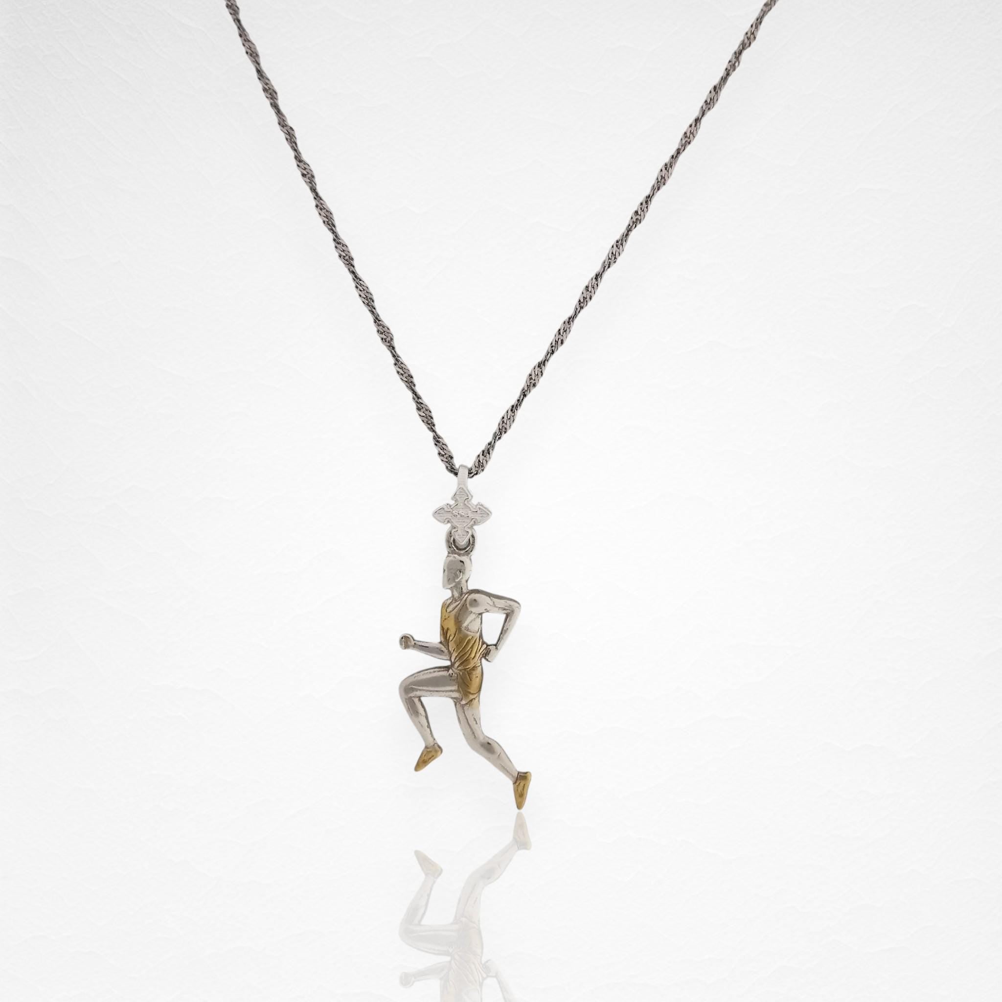 Атлет – Мъжки спортен медальон за бегачи, спринтьори и маратонци от сребро 925 с частично позлатено покритие – Ръчно изработено бижу талисман за лекоатлети – SSJ