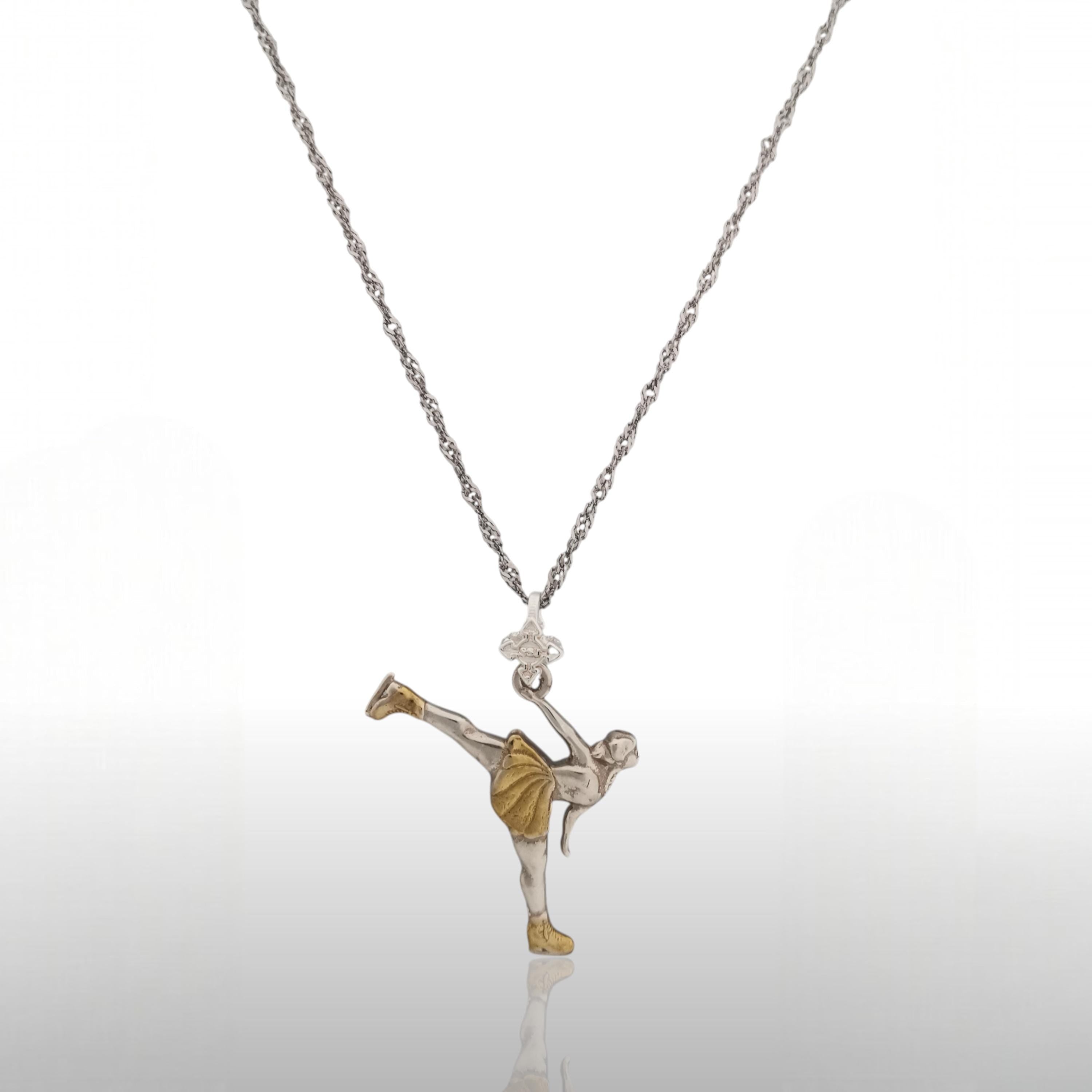 Фигурно пързаляне (спирала) – Дамски спортен медальон от сребро 925 с частично позлатено покритие – Ръчно изработено спортно бижу – Идеален подарък за жена, фенка на фигурното пързаляне – SSJ