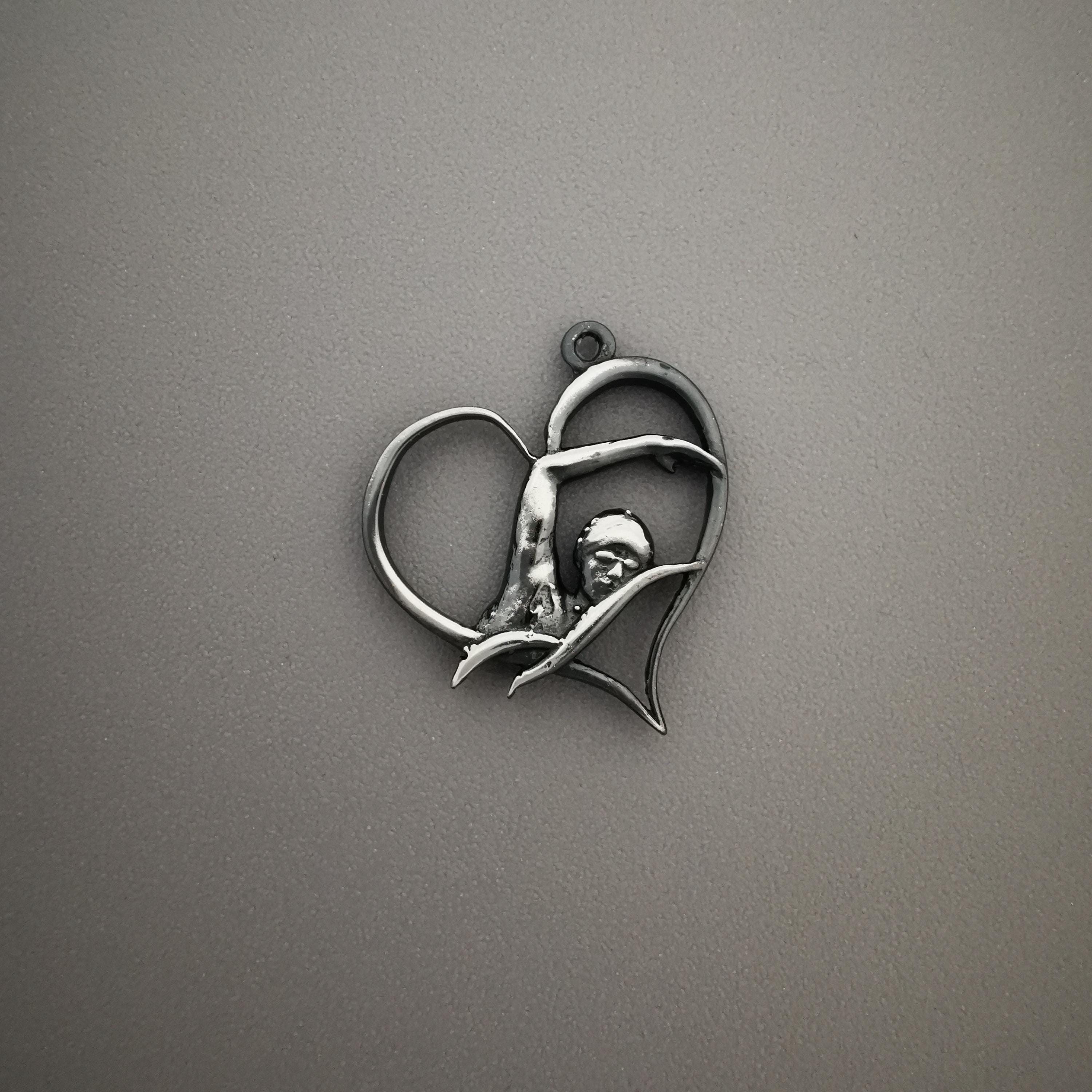 Любов към плуването – Дамски спортен медальон от сребро 925 с винтидж покритие – Ръчно изработено спортно бижу – Идеален подарък за жена, фенка на плуването – SSJ