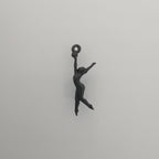 Художествена гимнастика (съчетание с топка) – Дамски спортен медальон от сребро 925 с оксидирано покритие – Ръчно изработено спортно бижу – Идеален подарък за жена, фенка на художествената гимнастика – SSJ