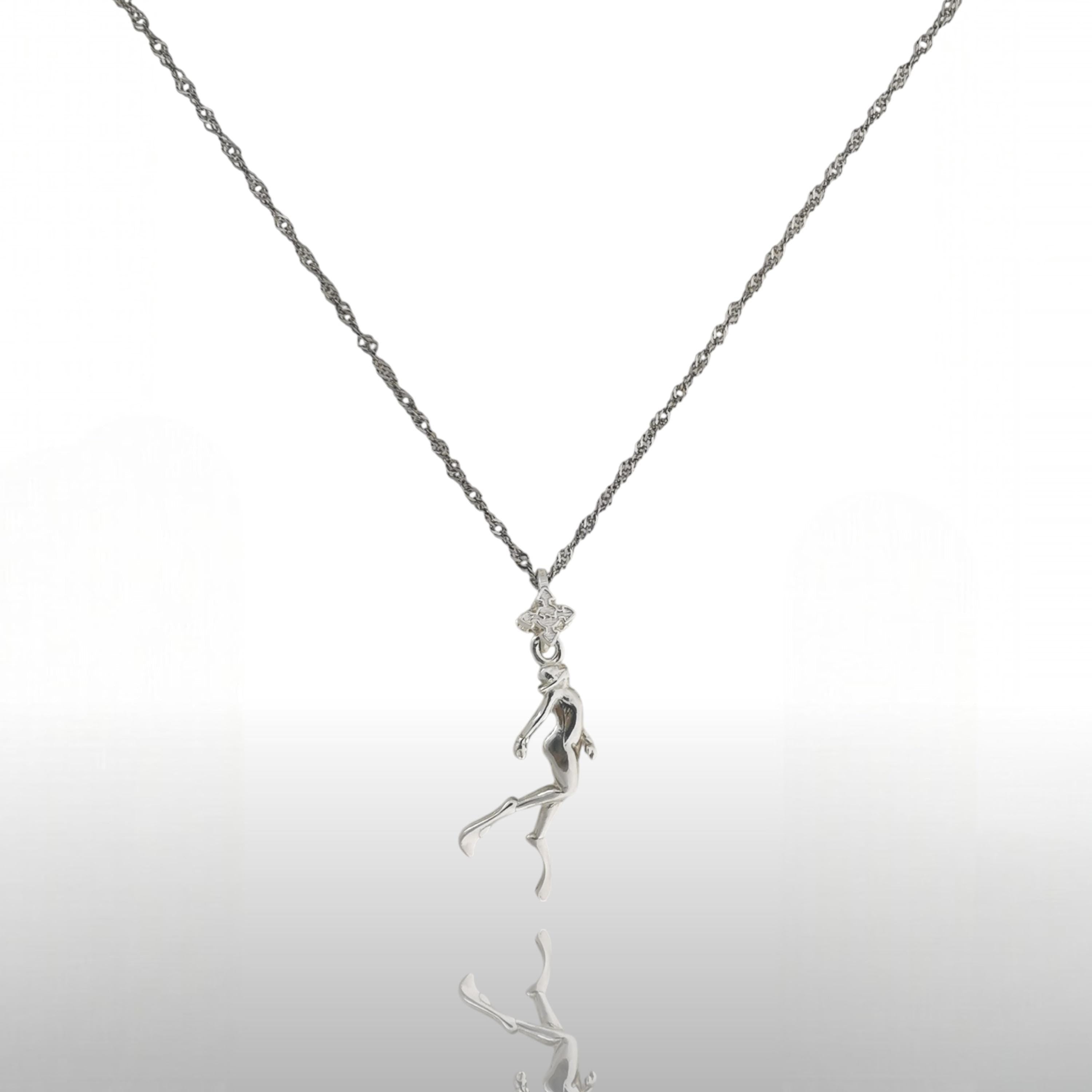 Дамски медальон Гмуркач от сребро 925 – Ръчно изработено бижу Водолаз с класическо покритие, вдъхновено от дайвинг спорта – SSJ