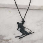 Скиор – Унисекс спортен медальон от сребро 925 с оксидирано покритие – Ръчно изработено спортно бижу – Идеален подарък за фен на зимните спортове – SSJ