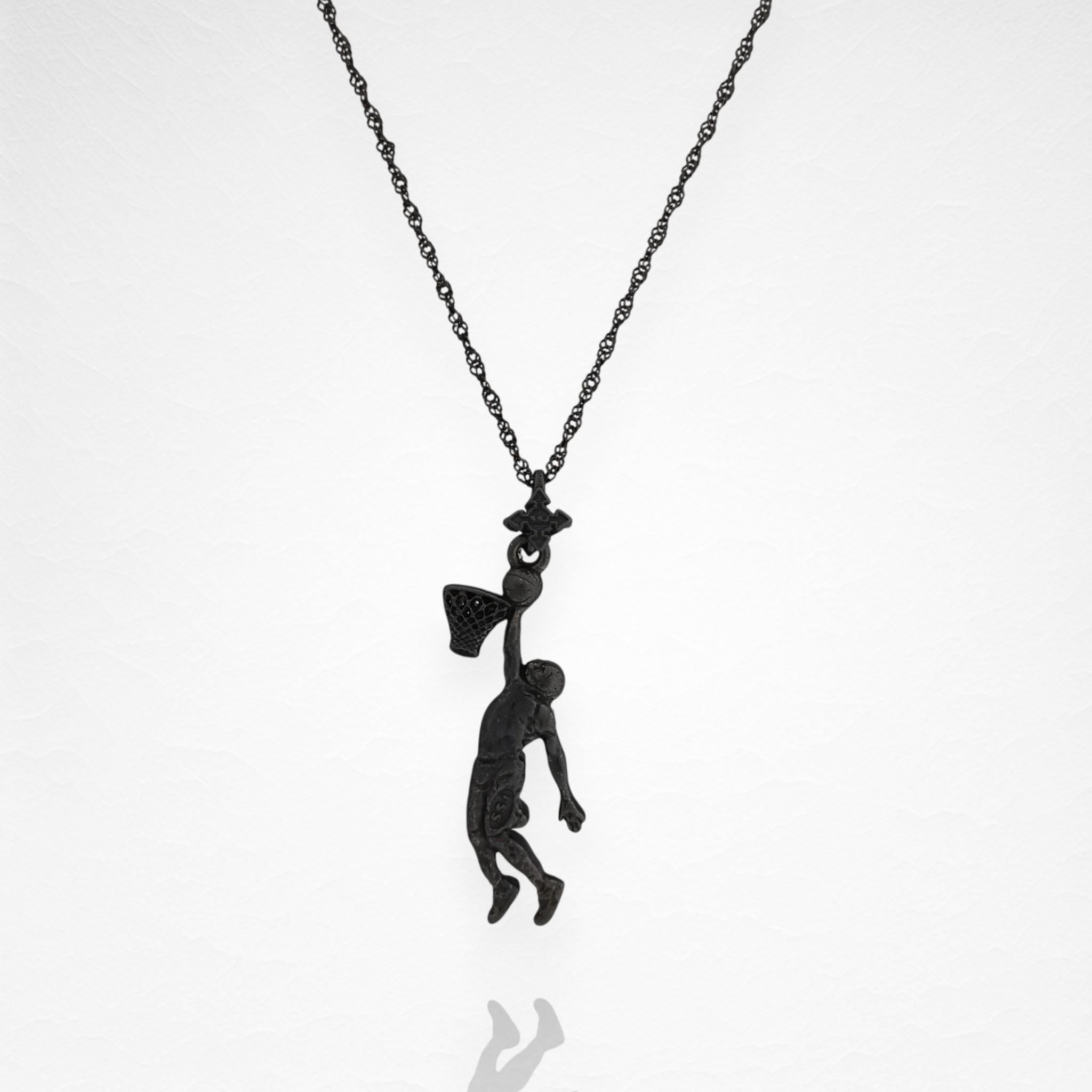 Баскетбол – Мъжки спортен медальон от сребро 925 с оксидирано покритие – Ръчно изработено бижу талисман за баскетболисти и фенове – Идеален подарък за спортист или треньор – SSJ