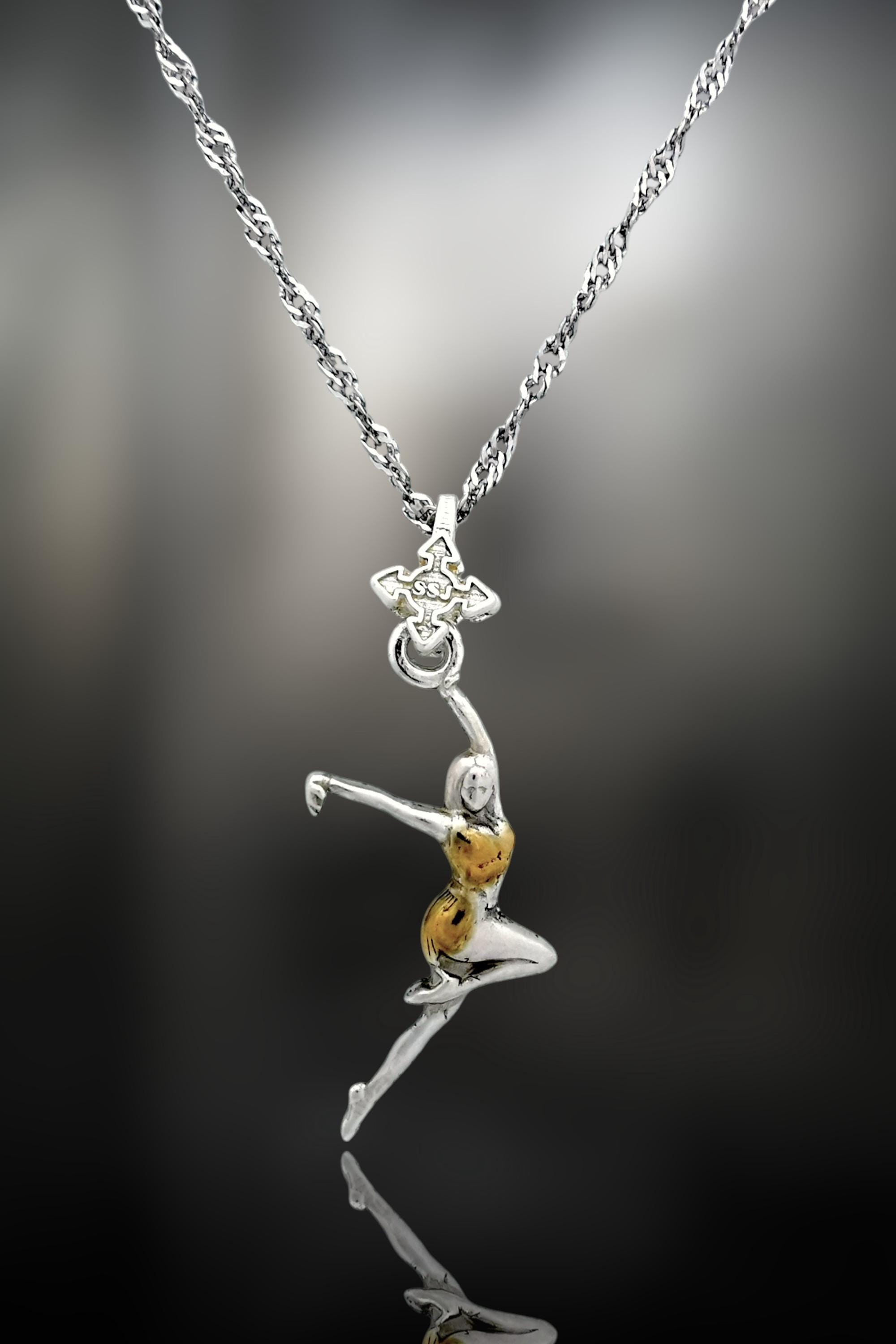 Танцьорка – Дамски спортен медальон от сребро 925 с частично позлатено покритие – Ръчно изработено спортно бижу – Идеален подарък за жена, фенка на спортните танци – SSJ