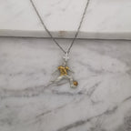 Футболист (удар с крак) – Мъжки спортен медальон от сребро 925 с частично позлатено покритие – Ръчно изработено спортно бижу – Идеален подарък за мъж, фен на футбола – SSJ