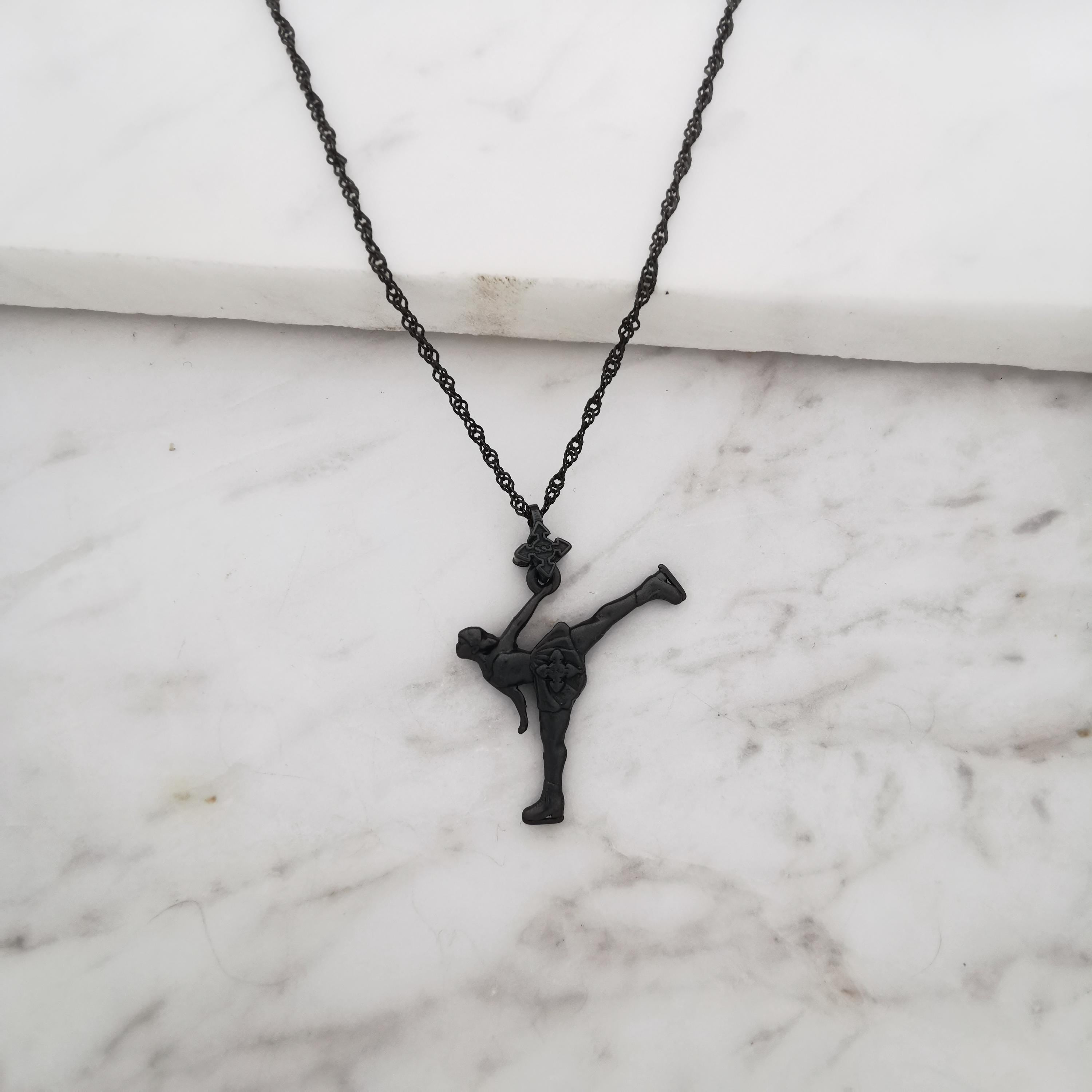 Фигурно пързаляне (спирала) – Дамски спортен медальон от сребро 925 с оксидирано покритие – Ръчно изработено спортно бижу – Идеален подарък за жена, фенка на фигурното пързаляне – SSJ