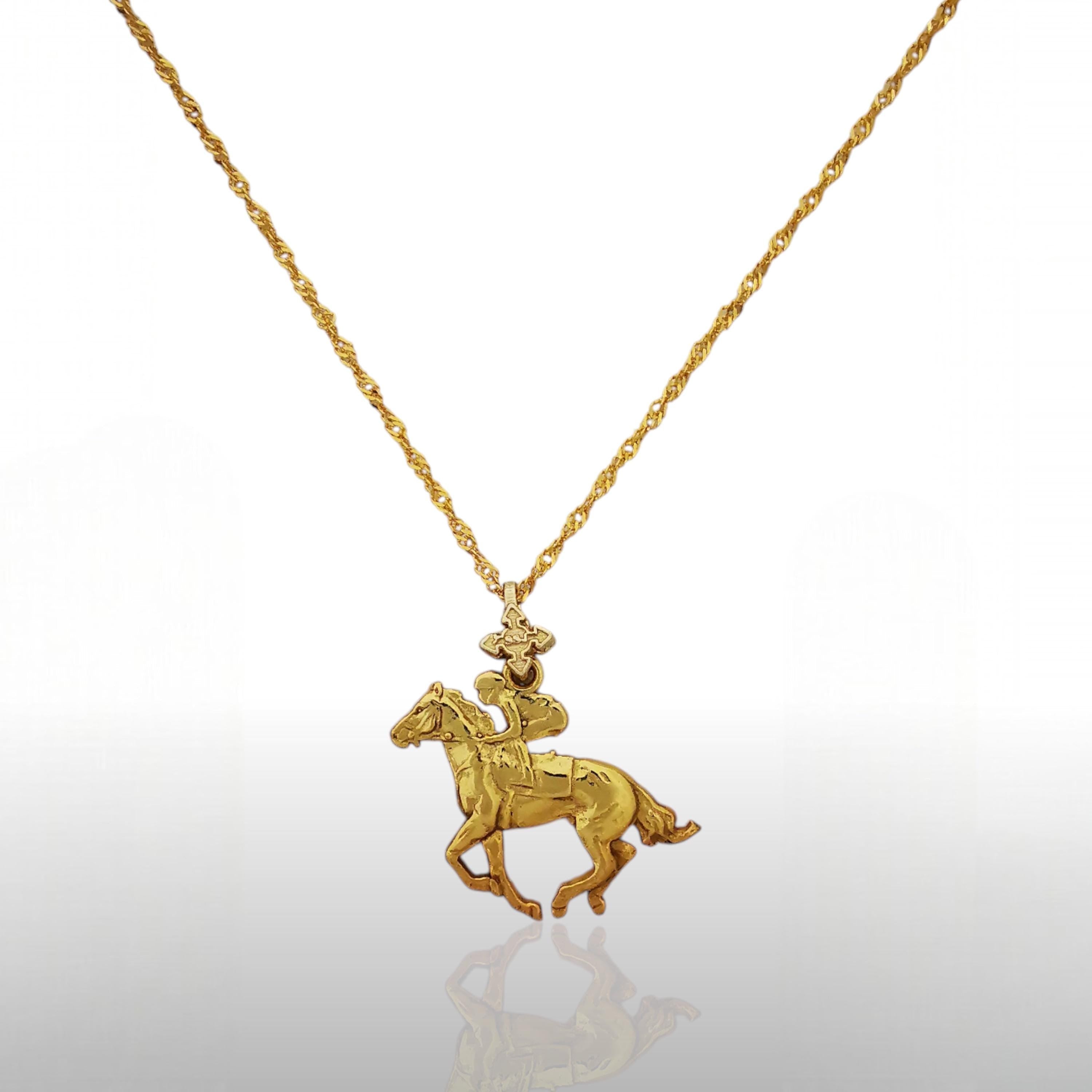 Жокей – Мъжки спортен медальон със състезателен кон – Позлатено покритие – Сребро 925 – Ръчно изработено бижу/талисман конен спорт – Идеален подарък – SSJ