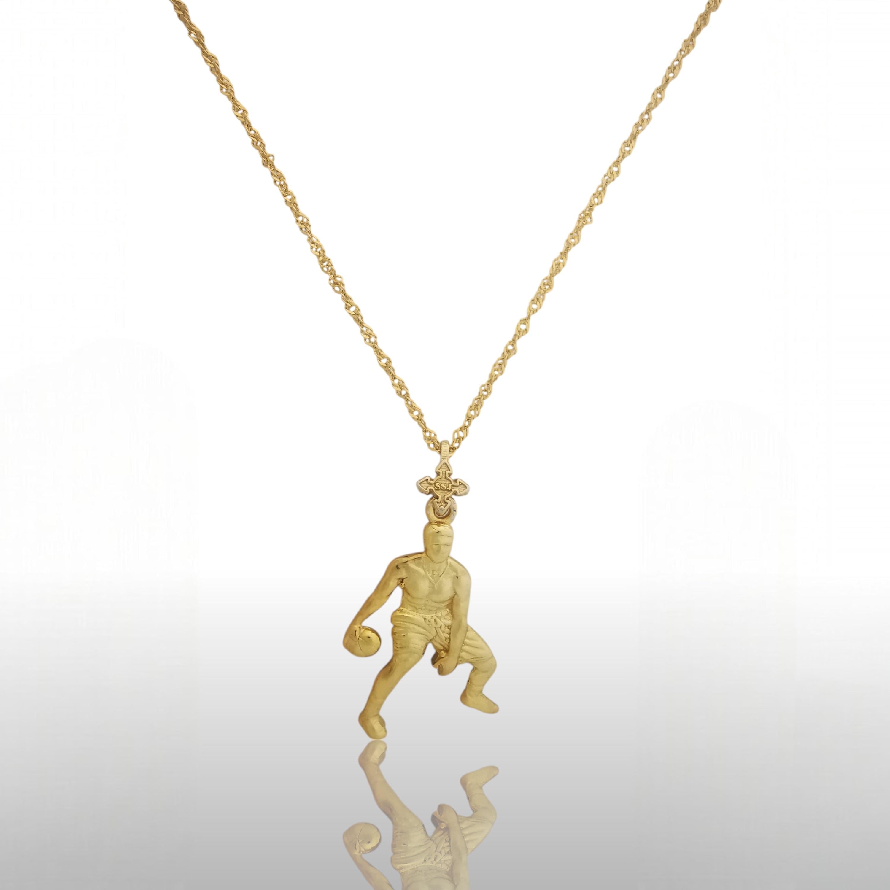 Баскетбол – Мъжки спортен медальон от сребро 925 с позлатено покритие – Ръчно изработено бижу талисман за баскетболисти и фенове – Идеален подарък за спортист, треньор или почитател – SSJ