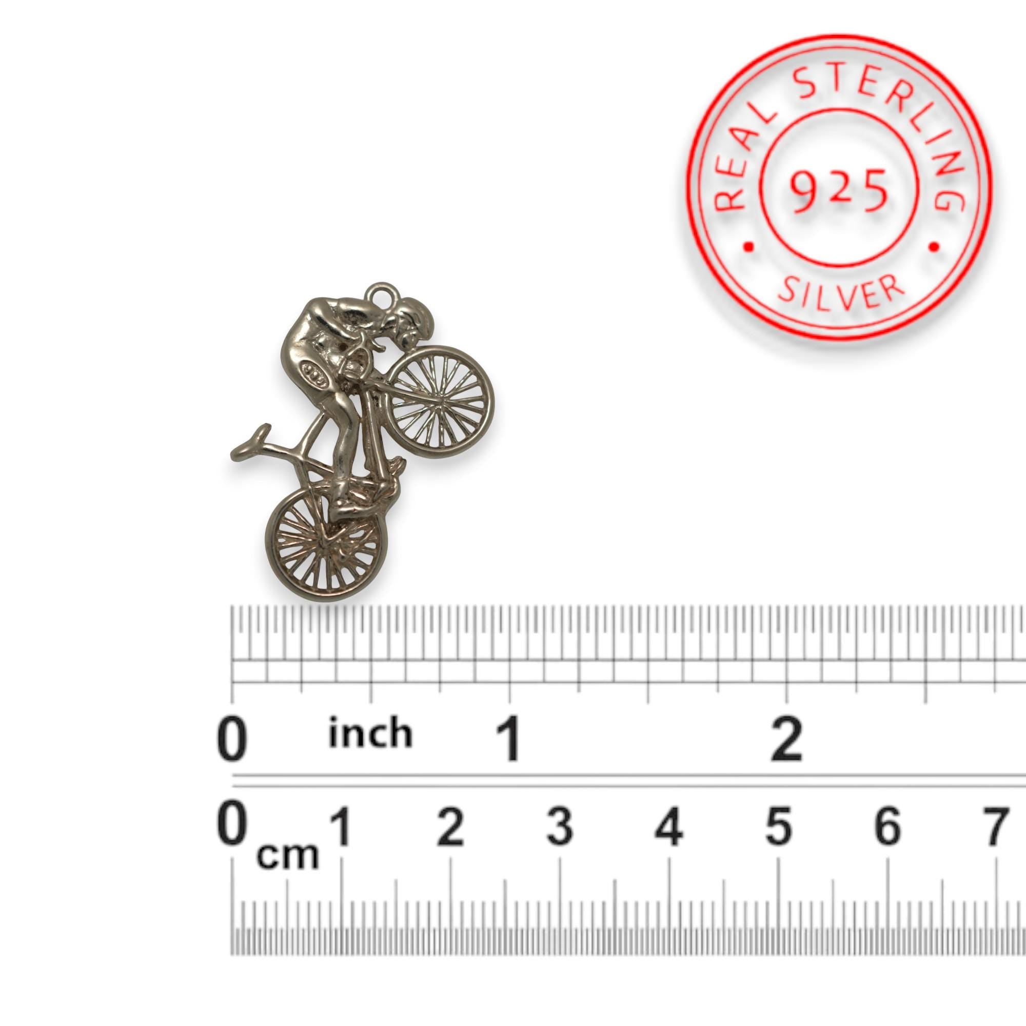 Колоездач – Мъжки спортен медальон от класическо сребро 925 – Ръчно изработено бижу за шосейно колоездене – Символ на любовта към спорта – SSJ