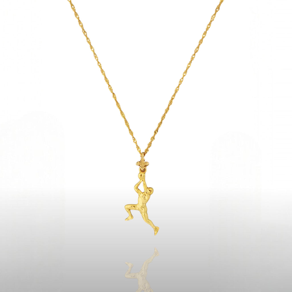 Баскетбол – Мъжки спортен медальон от сребро 925 с позлатено покритие – Ръчно изработено бижу талисман за баскетболисти и фенове – Идеален подарък за спортист, треньор или почитател – SSJ