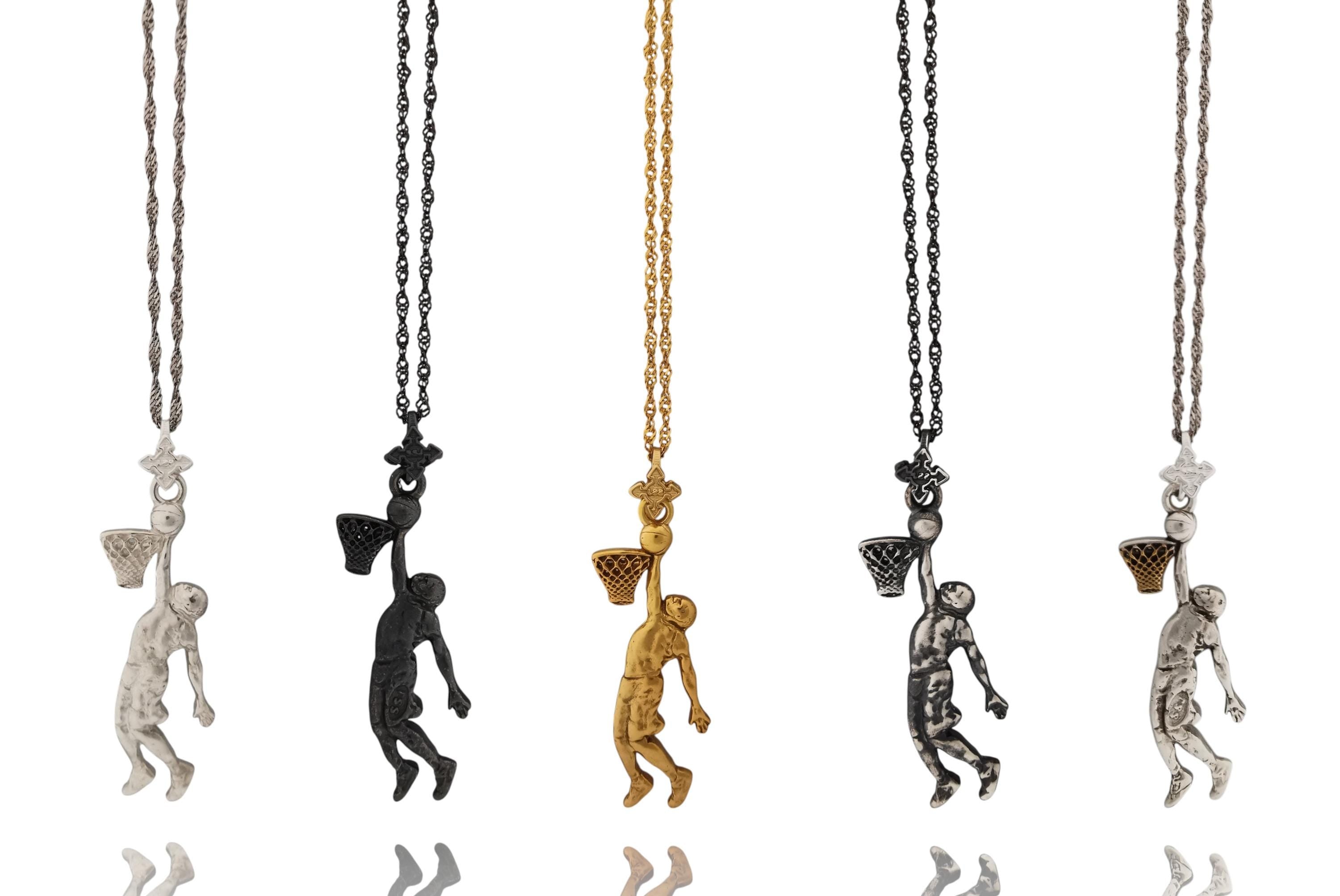 Баскетбол – Мъжки спортен медальон от сребро 925 с класическо полирано покритие – Ръчно изработено бижу талисман за баскетболисти и фенове – Идеален подарък за спортист или треньор – SSJ