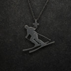 Скиор – Унисекс спортен медальон от сребро 925 с оксидирано покритие – Ръчно изработено спортно бижу – Идеален подарък за фен на зимните спортове – SSJ