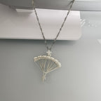 Парашутизъм (Скайдайвинг) – Унисекс спортен медальон от сребро 925 в класическо сребро – Ръчно изработено спортно бижу – Идеален подарък за фен на екстремните спортове – SSJ