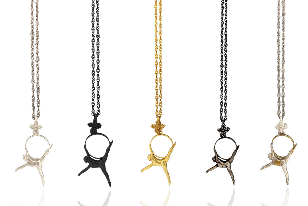 Въздушна акробатика – Женски спортен медальон от сребро 925 с 18K позлатено покритие – Ръчно изработено бижу талисман за гимнастички и танцьорки – Идеален подарък за спортист, треньор или фен – SSJ