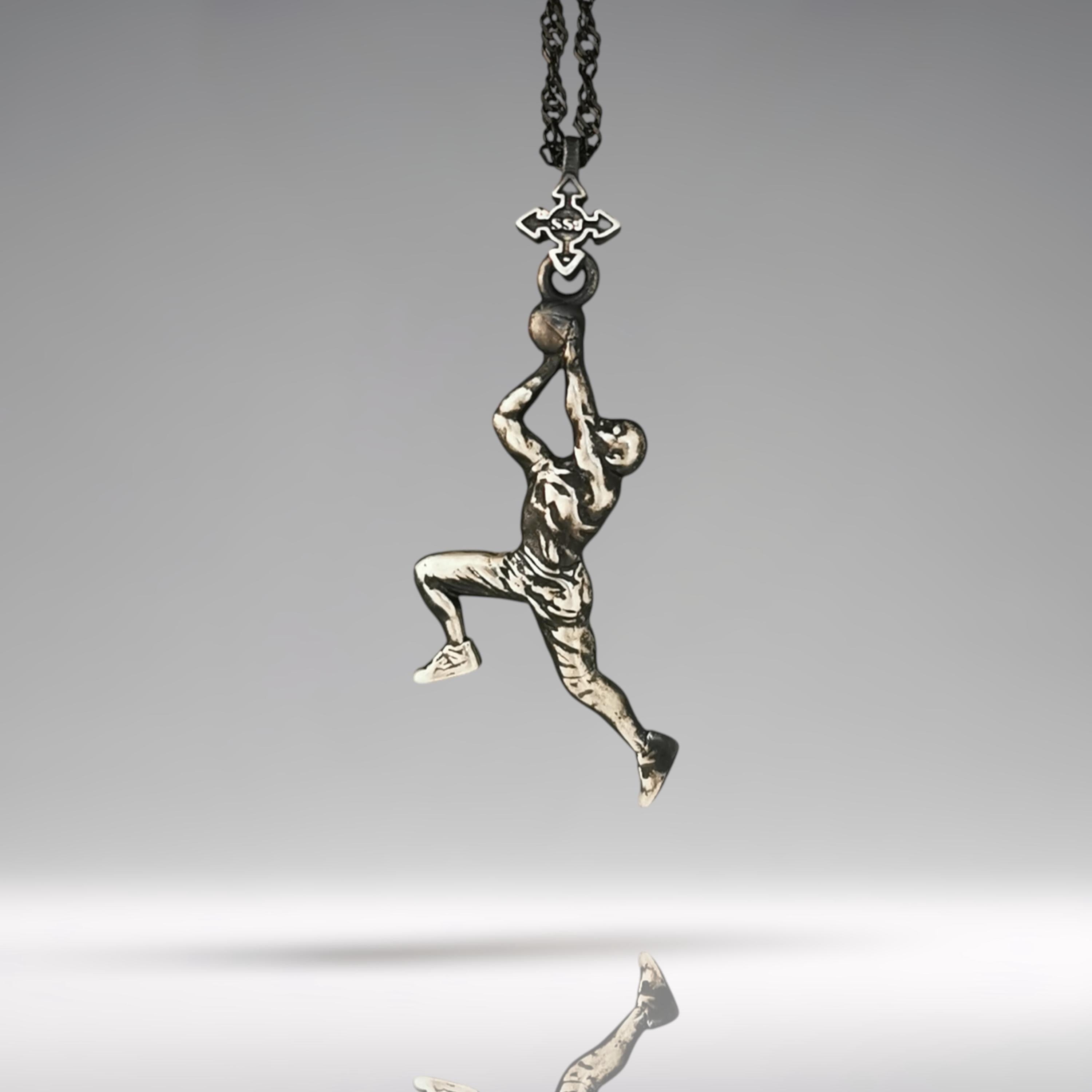 Баскетбол – Мъжки спортен медальон от сребро 925 с винтидж покритие – Ръчно изработено бижу талисман за баскетболисти и фенове – Идеален подарък за спортист, треньор или почитател – SSJ