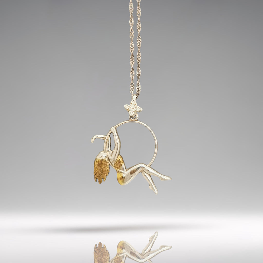 Въздушна акробатика – Женски спортен медальон от сребро 925 с частично позлатено покритие – Ръчно изработено бижу талисман за гимнастички и танцьорки – Идеален подарък за спортист, треньор или артист – SSJ