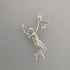Баскетбол – Женски спортен медальон от сребро 925 с класическо полирано покритие – Ръчно изработено бижу талисман за баскетболистки и фенки на спорта – Идеален подарък за спортист, треньор или почитател – SSJ
