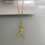 Американски футбол – Мъжки спортен медальон от сребро 925 с позлатено покритие – Ръчно изработено бижу талисман за спортисти и фенове – Идеален подарък за играч, треньор или почитател – SSJ