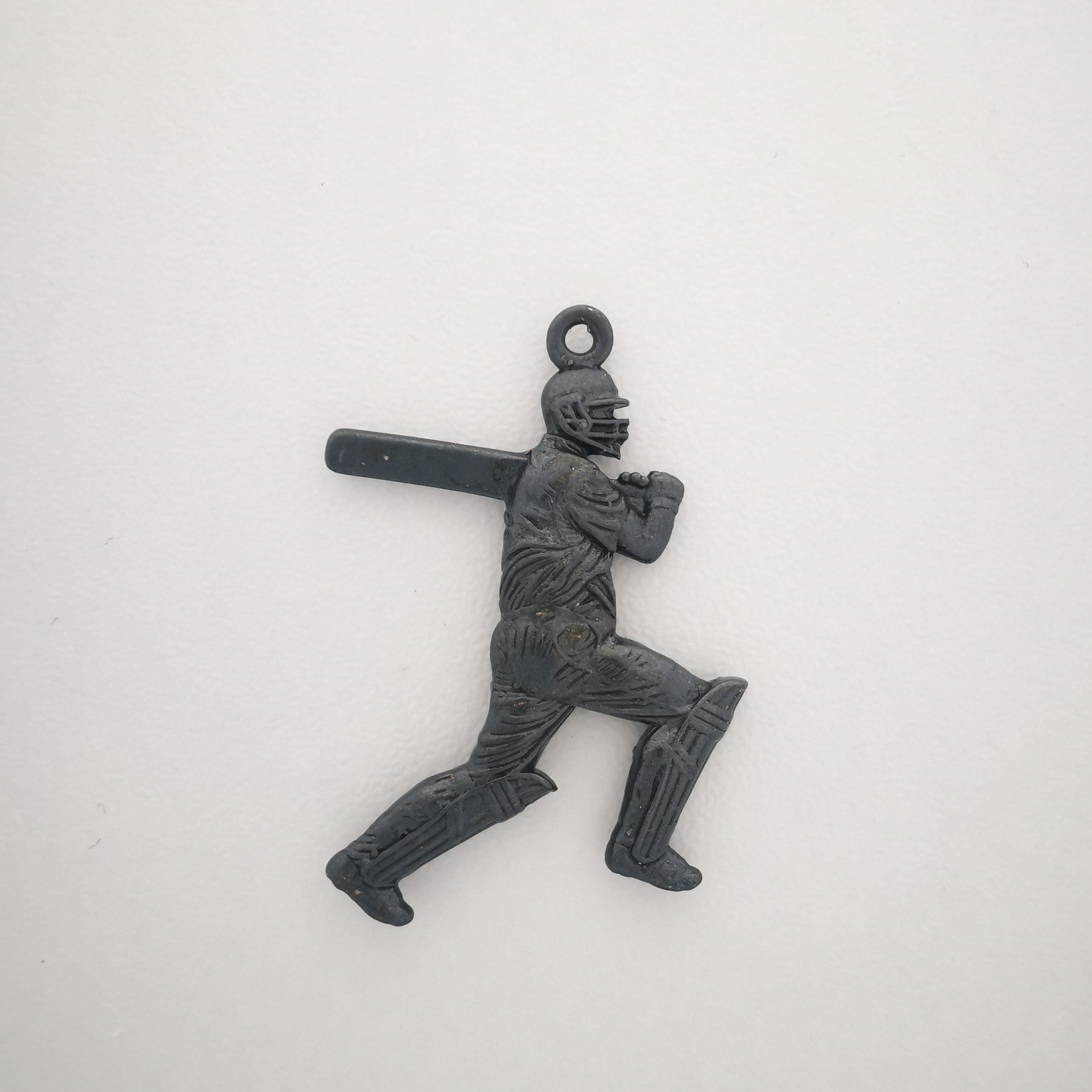 Крикет – Мъжки спортен медальон с оксидирано покритие – Сребро 925 – Ръчно изработено спортно бижу – Идеален подарък – SSJ