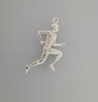 Атлет – Мъжки спортен медальон за бегачи, спринтьори и маратонци от сребро 925 – Ръчно изработено бижу талисман за лекоатлети – SSJ