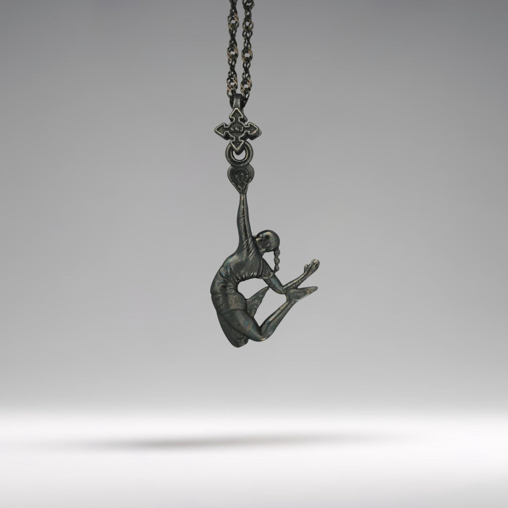 Волейболистка – Женско спортно бижу • медальон от сребро 925 (оксидирано) • ръчна изработка • талисман • идеален подарък – SSJ