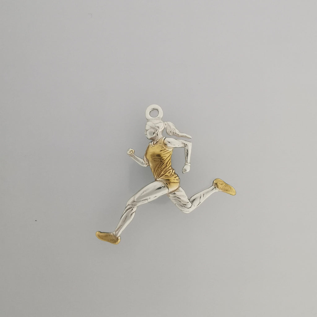 Атлетка – Женски спортен медальон за бегачки, спринтьорки и маратонки от сребро 925 с частично позлатено покритие – Ръчно изработено бижу талисман за лекоатлетки – SSJ