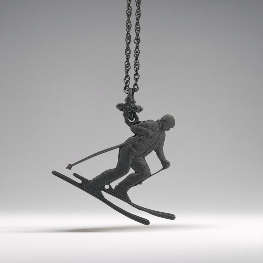 Скиор – Унисекс спортен медальон от сребро 925 с оксидирано покритие – Ръчно изработено спортно бижу – Идеален подарък за фен на зимните спортове – SSJ