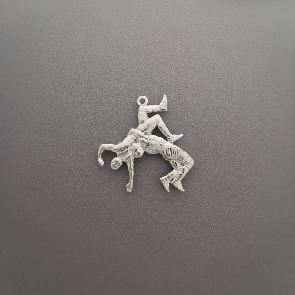 Борба – Мъжки спортен медальон от сребро 925 – Ръчно изработено бижу талисман за борци, треньори и фенове на бойните изкуства – SSJ