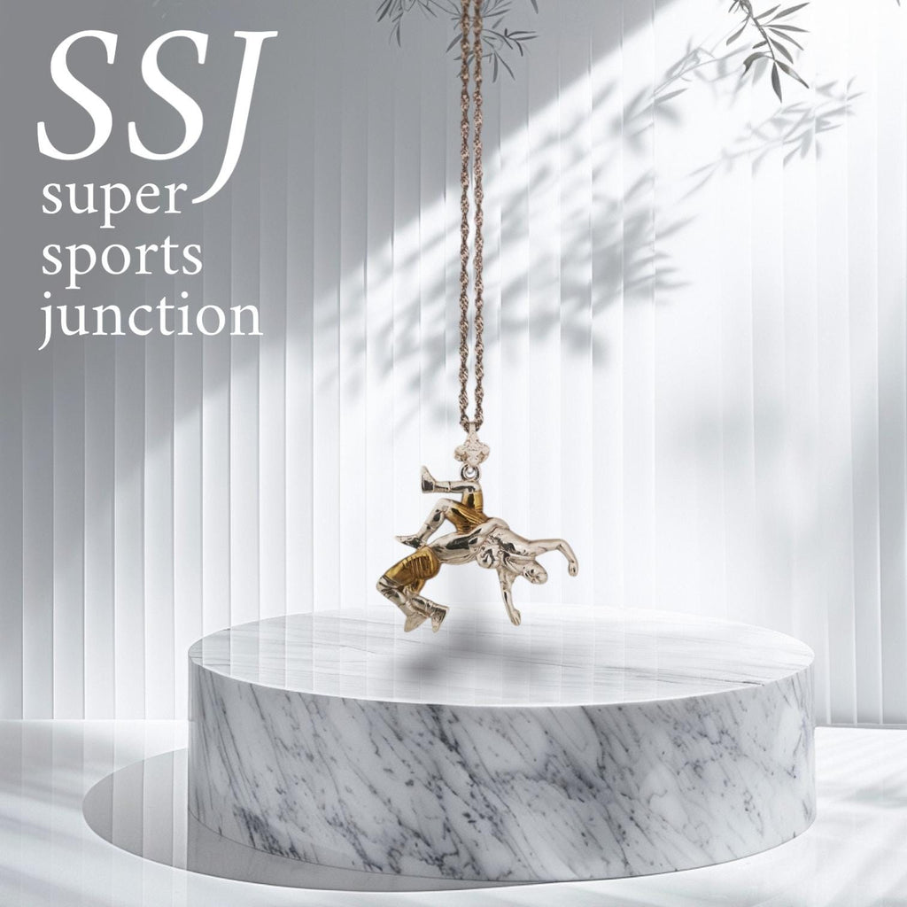 Борба – Мъжки спортен медальон от сребро 925 с частично позлатено покритие – Ръчно изработено бижу талисман за борци, треньори и фенове на бойните изкуства – SSJ