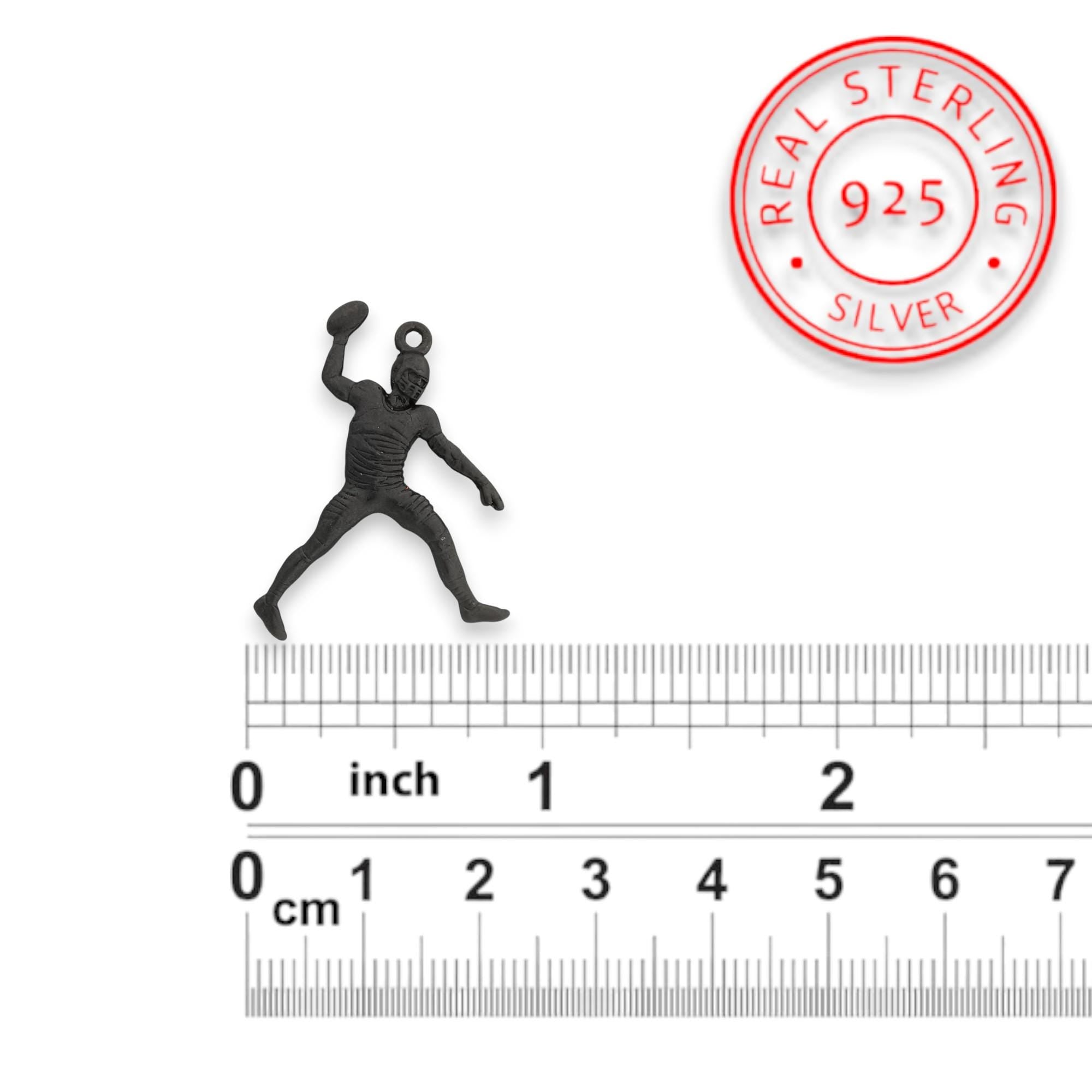 Американски футбол – Мъжки спортен медальон от сребро 925 с оксидирано покритие – Ръчно изработено бижу талисман за спортисти и фенове на футбола – Идеален подарък за играч, треньор или почитател – SSJ