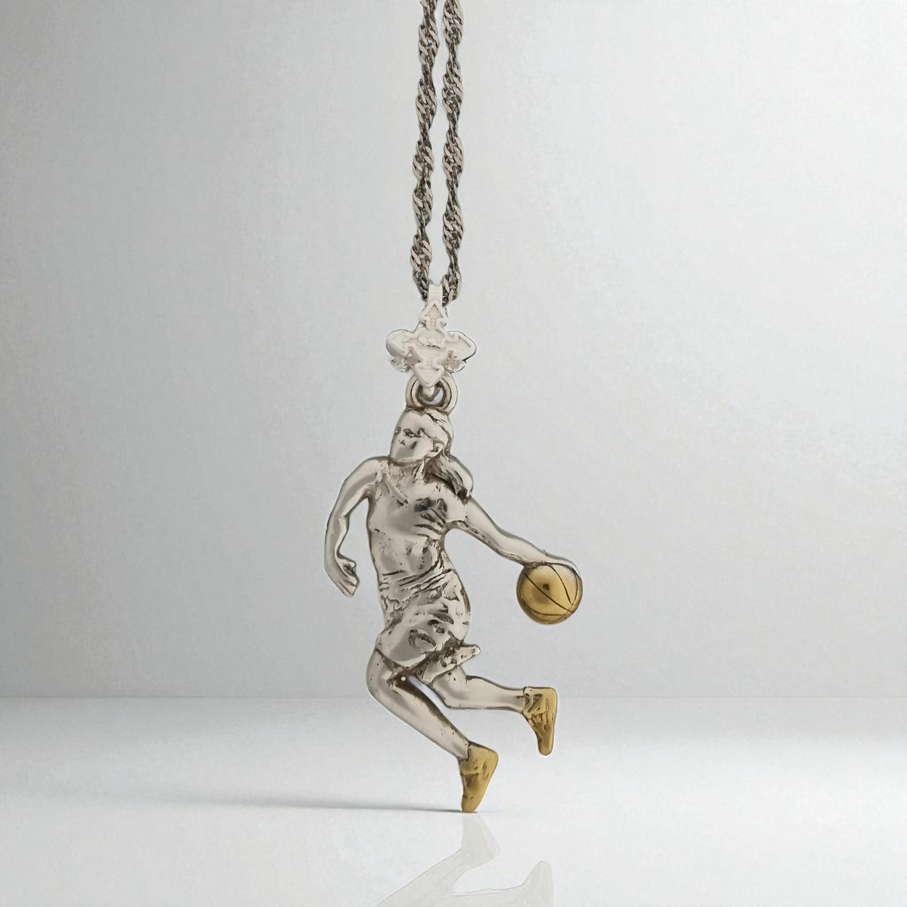 Баскетбол – Женски спортен медальон от сребро 925 с частично позлатено покритие – Ръчно изработено бижу талисман за баскетболистки и фенки на спорта – Идеален подарък за спортист, треньор или почитател – SSJ