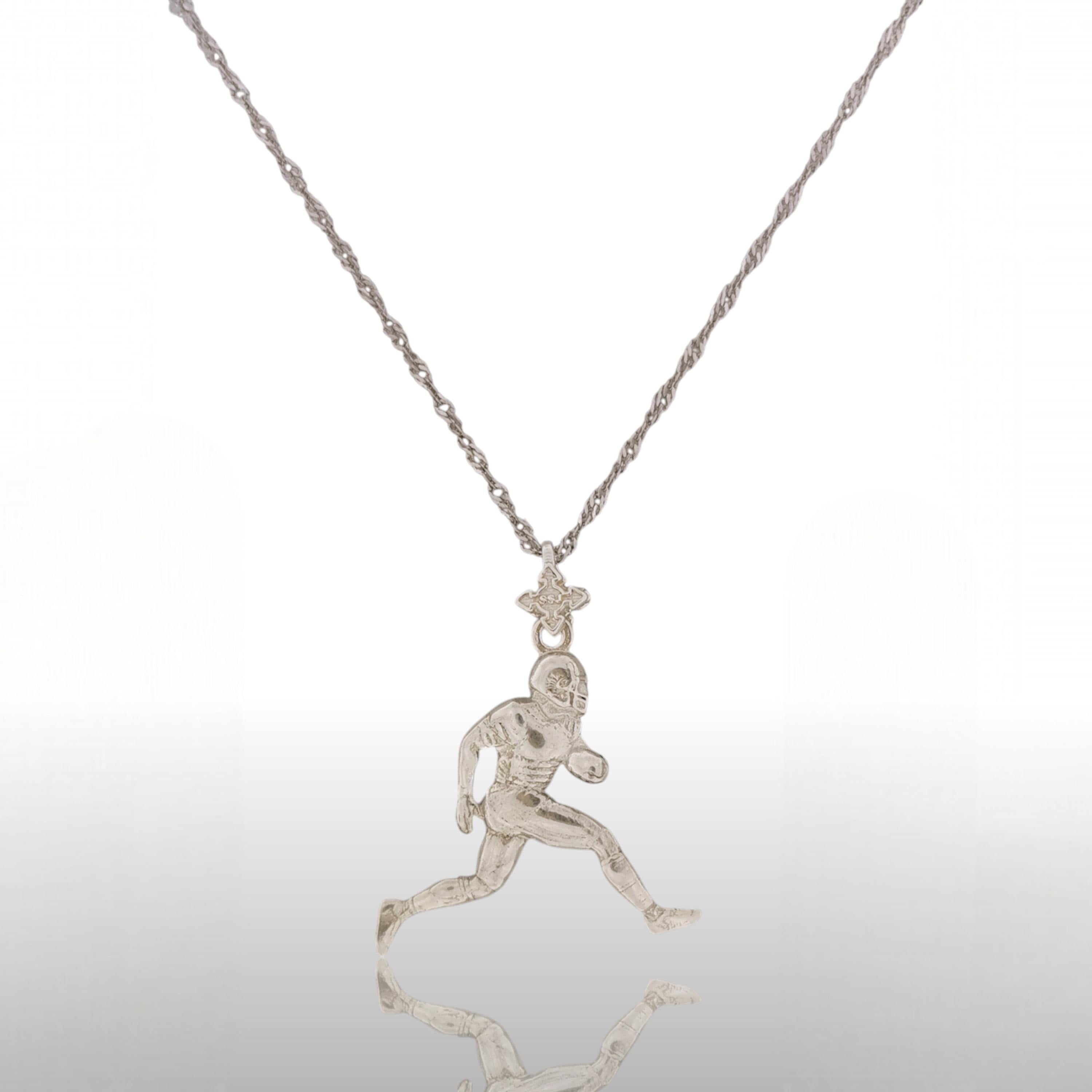 Американски футбол – Мъжки спортен медальон от сребро 925 с класическо полирано покритие – Ръчно изработено бижу талисман за спортисти и фенове – Идеален подарък за играч, треньор или почитател – SSJ