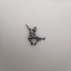 Скейтбордист – Мъжки спортен медальон от сребро 925 с оксидирано покритие – Ръчно изработено спортно бижу – Идеален подарък за мъж, фен на скейтборда – SSJ