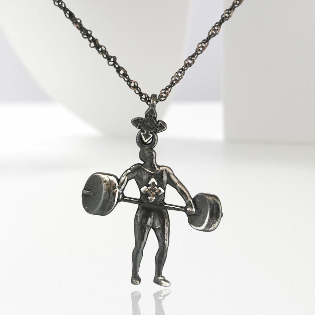 Вдигане на тежести – Мъжки спортен медальон от сребро 925 с оксидирано покритие – Ръчно изработено спортно бижу – Идеален подарък за мъж, фен на силовите спортове – SSJ