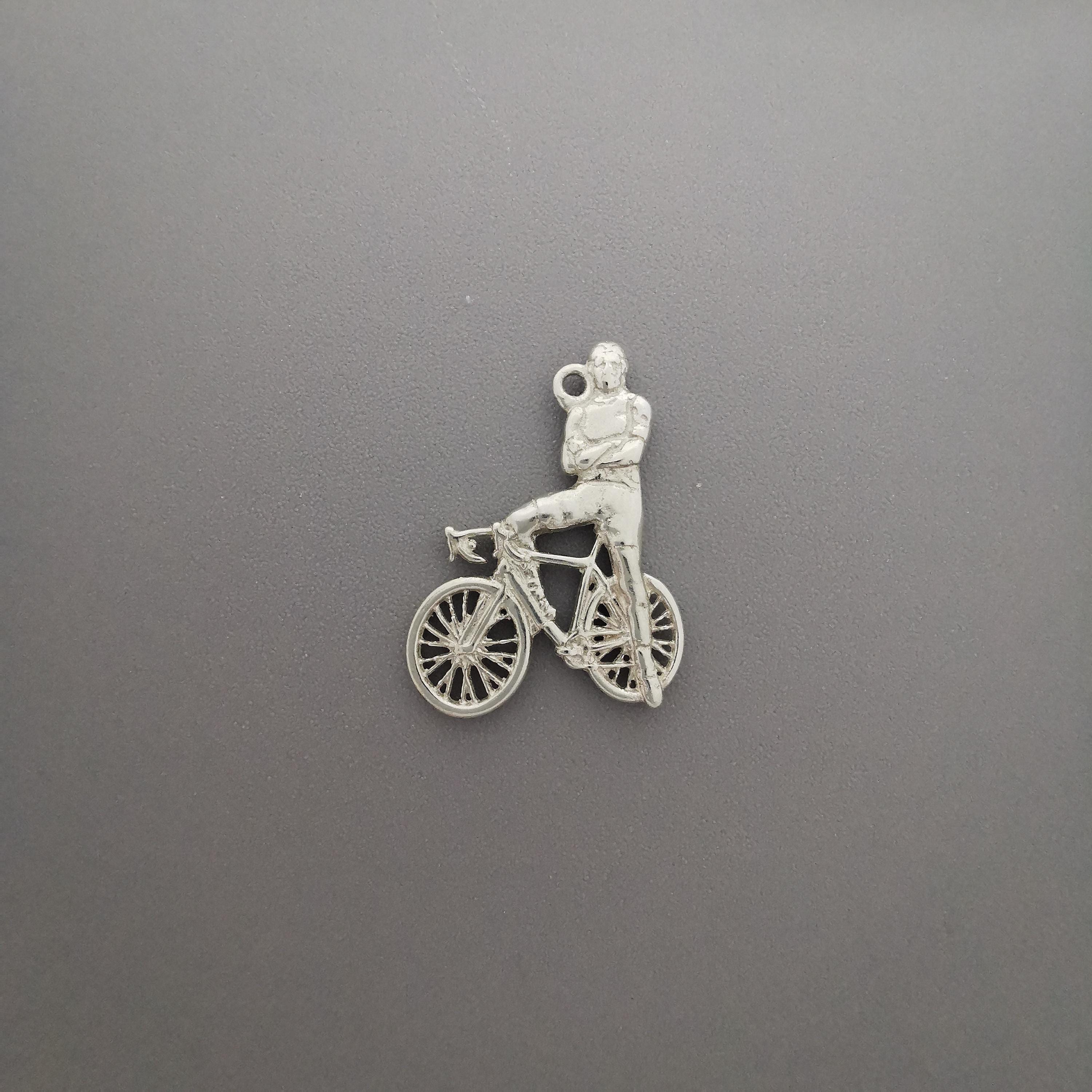 Колоездач – Велосипедист – Мъжки спортен медальон от класическо сребро 925 – Ръчно изработено бижу/талисман – Идеален подарък – SSJ