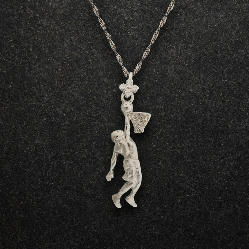 Баскетбол – Мъжки спортен медальон от сребро 925 с класическо полирано покритие – Ръчно изработено бижу талисман за баскетболисти и фенове – Идеален подарък за спортист или треньор – SSJ