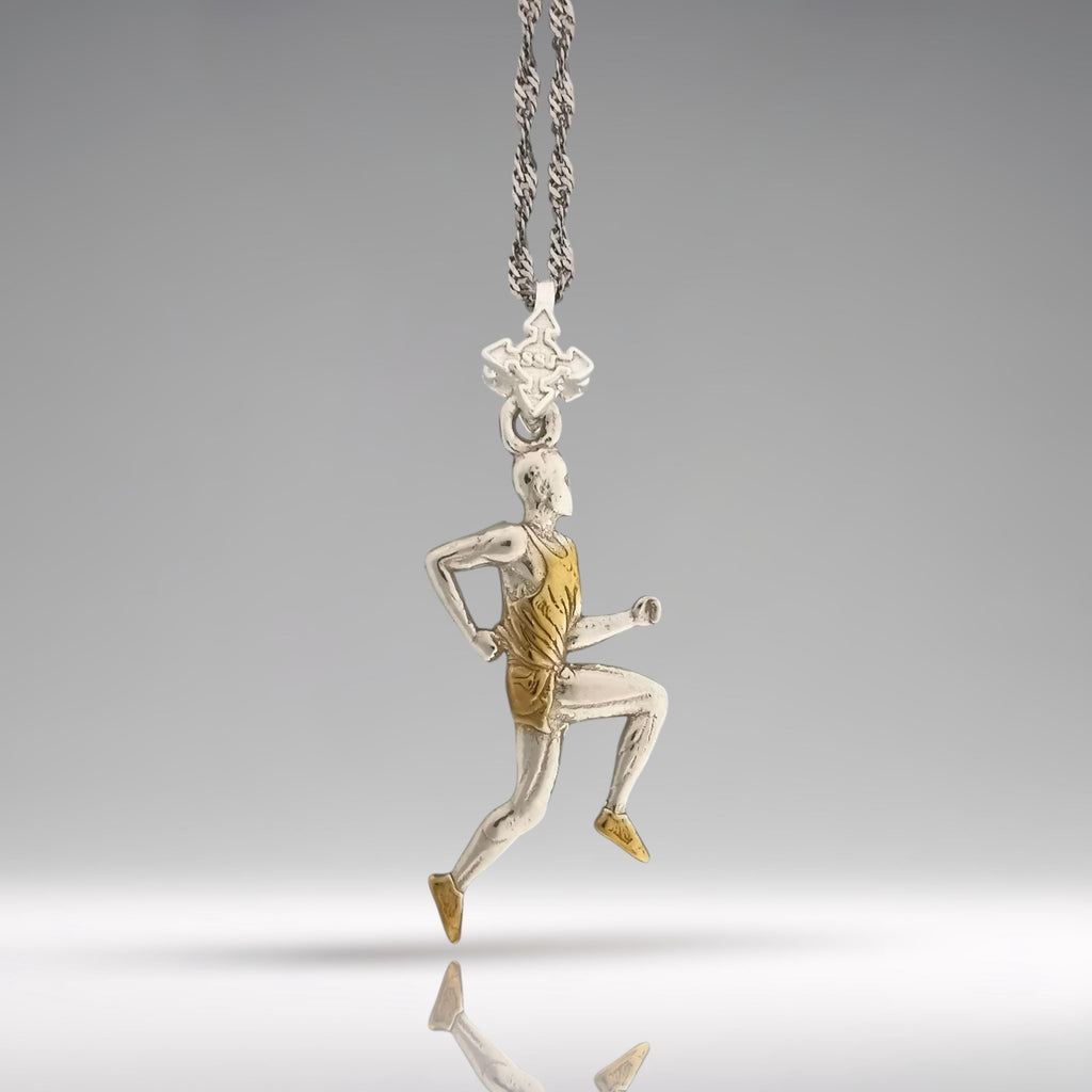 Атлет – Мъжки спортен медальон за бегачи, спринтьори и маратонци от сребро 925 с частично позлатено покритие – Ръчно изработено бижу талисман за лекоатлети – SSJ