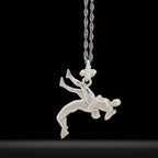 Борба – Мъжки спортен медальон за борба от сребро 925 – Ръчно изработено бижу талисман за спортисти, треньори и фенове на бойните изкуства – SSJ