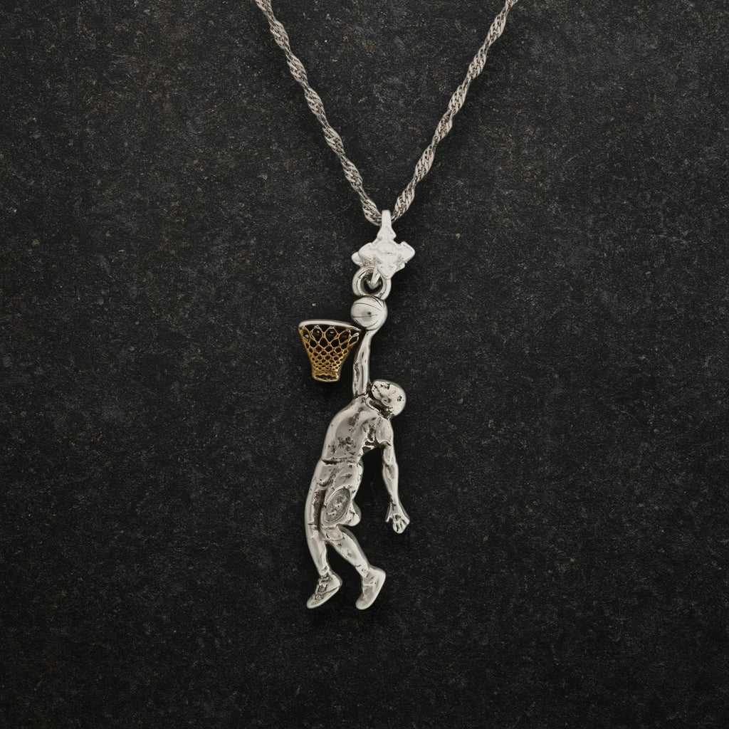 Баскетбол – Мъжки спортен медальон от сребро 925 с частично позлатено покритие – Ръчно изработено бижу талисман за баскетболисти и фенове – Идеален подарък за спортист или треньор – SSJ