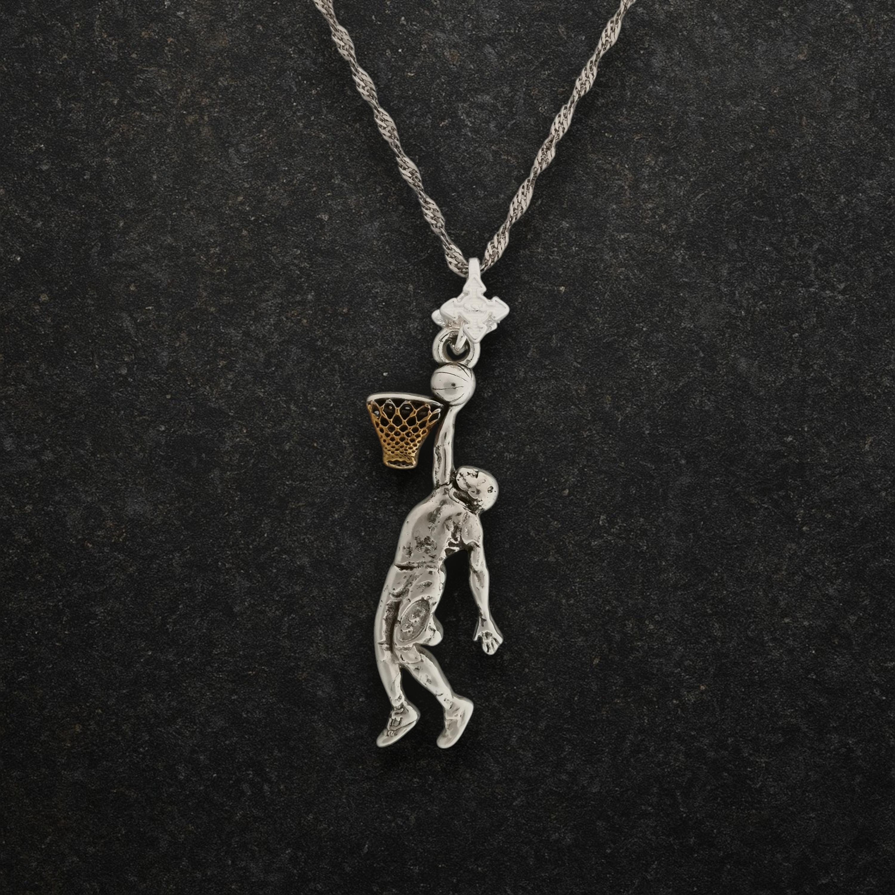 Баскетбол – Мъжки спортен медальон от сребро 925 с частично позлатено покритие – Ръчно изработено бижу талисман за баскетболисти и фенове – Идеален подарък за спортист или треньор – SSJ